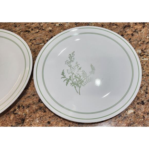 Vintage Corelle Floral Spray Plates (Qty 3 Dinner Plates & Qty 1 Luncheon Plate) - Picture 7 of 9